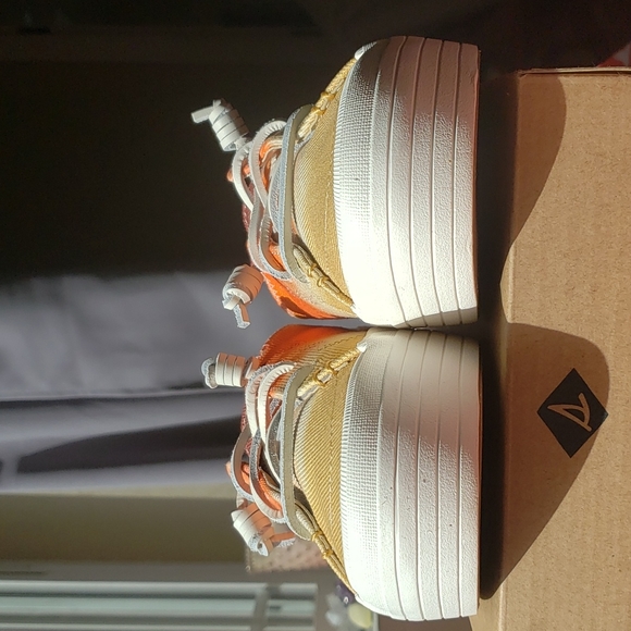 NIB Sunset crest vibe platform sneakers - Picture 9 of 15